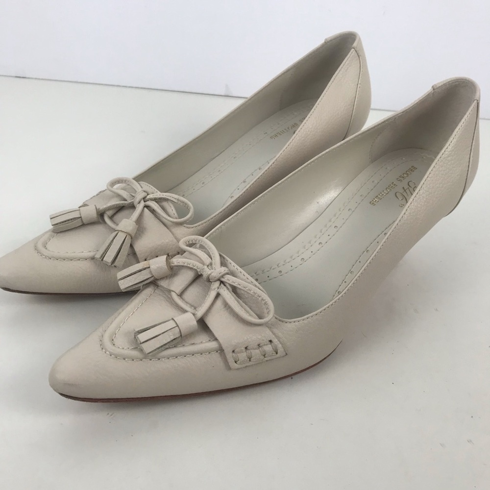 Brooks Brothers Elegant Leather Off-white Women's Low Heels - 7.5 - Picture 2 of 8